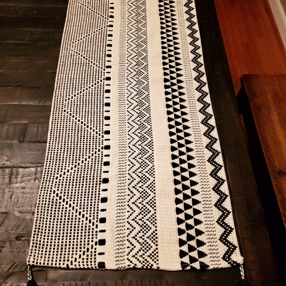 Pier 1 Black and Cream Patterned Table Runner - Picture 4 of 8
